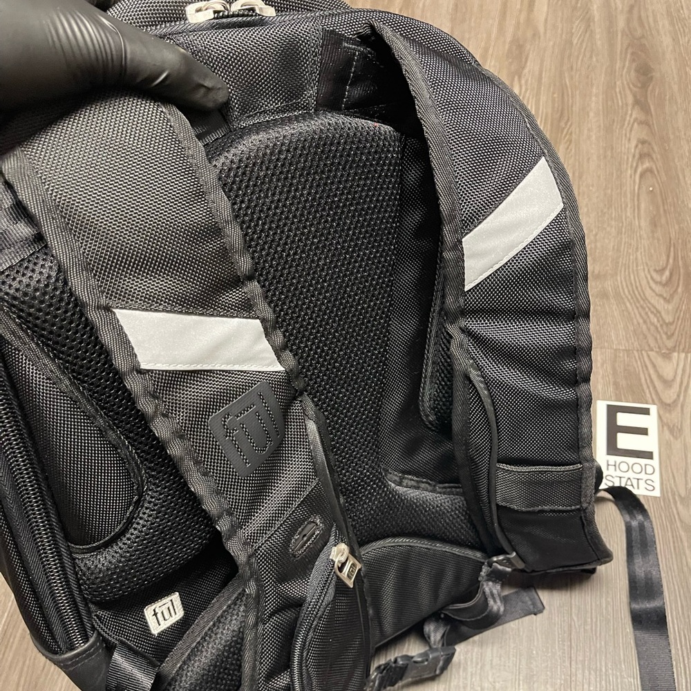 Ful 2 In 1 Black IPad & Labtop Backpack - Picture 11 of 13